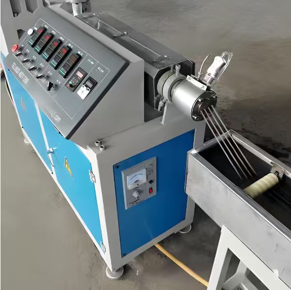 Plastic stretch spinning machine